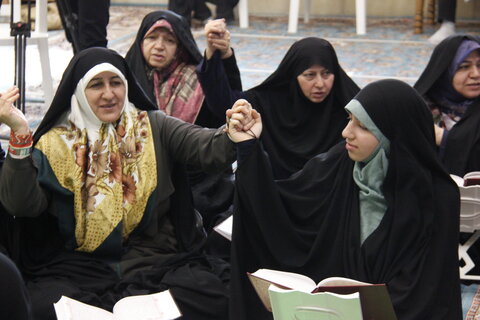 تصاویر /برگزاری محفل قرانی امت پیروز ویژه بانوان در راستای طرح زندگی با آیه ها