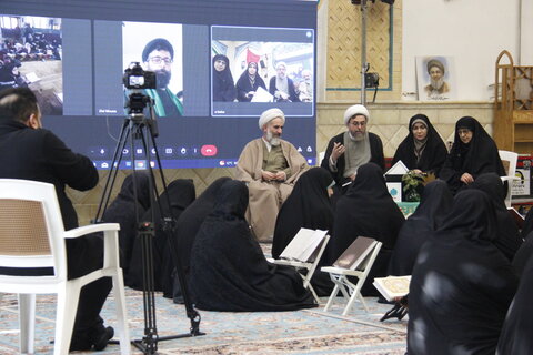 تصاویر /برگزاری محفل قرانی امت پیروز ویژه بانوان در راستای طرح زندگی با آیه ها