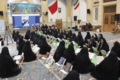 تصاویر /برگزاری محفل قرانی امت پیروز ویژه بانوان در راستای طرح زندگی با آیه ها