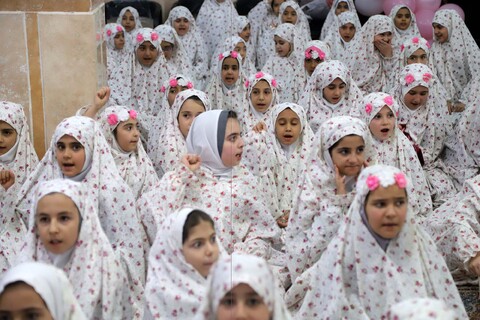 تصاویر / مراسم جشن تکلیف ۴۰۰ نفر از دختران دانش‌آموز همدانی