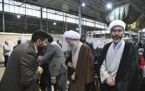 تصاویر| «ضیافت نور» دیدار رمضانی جمعی از خبرنگاران، مسئولین و کارکنان صداوسیما، هلال احمر و برخی از دستگاه های اجرایی با نماینده ولی فقیه در فارس