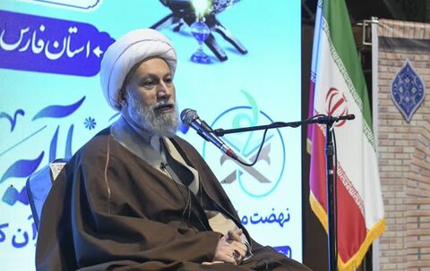 تصاویر| «ضیافت نور» دیدار رمضانی جمعی از خبرنگاران، مسئولین و کارکنان صداوسیما، هلال احمر و برخی از دستگاه های اجرایی با نماینده ولی فقیه در فارس