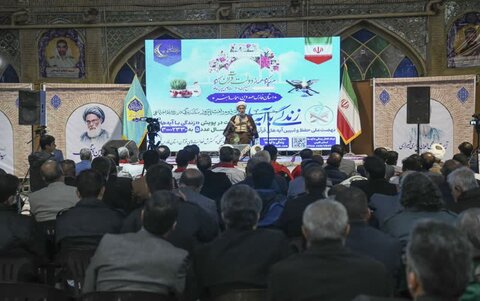 تصاویر| «ضیافت نور» دیدار رمضانی جمعی از خبرنگاران، مسئولین و کارکنان صداوسیما، هلال احمر و برخی از دستگاه های اجرایی با نماینده ولی فقیه در فارس