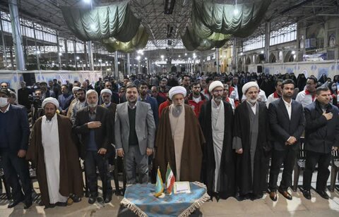 تصاویر| «ضیافت نور» دیدار رمضانی جمعی از خبرنگاران، مسئولین و کارکنان صداوسیما، هلال احمر و برخی از دستگاه های اجرایی با نماینده ولی فقیه در فارس