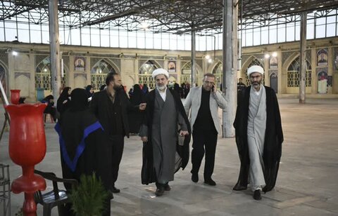 تصاویر| «ضیافت نور» دیدار رمضانی جمعی از خبرنگاران، مسئولین و کارکنان صداوسیما، هلال احمر و برخی از دستگاه های اجرایی با نماینده ولی فقیه در فارس