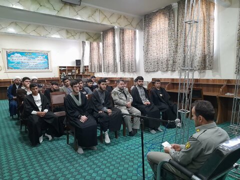 کارگاه آموزشی اهمیت و روش های حفاظت از محیط زیست در مدرسه علمیه خلخال