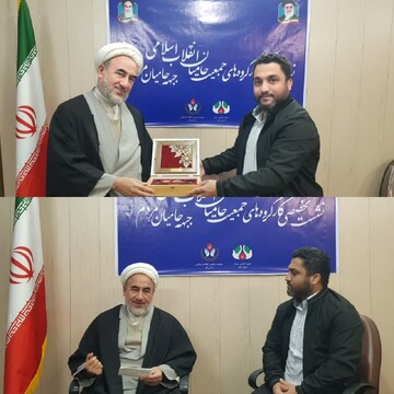 انقلابی بودن به پیاده کردن منویات امامین انقلاب است