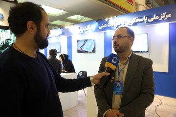 آشنایی با سامانه پاسخگوی هوشمند در غرفه مرکز ملی پاسخگویی به سؤالات دینی