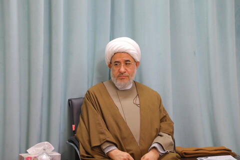 تصاویر/ دیدار مشاور وزیر و رئیس مرکز بازرسی وزارت تعاون، کار و رفاه اجتماعی با آیت الله اراکی