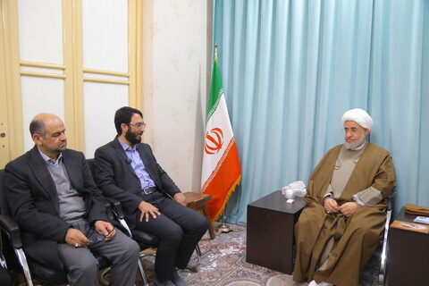 تصاویر/ دیدار مشاور وزیر و رئیس مرکز بازرسی وزارت تعاون، کار و رفاه اجتماعی با آیت الله اراکی