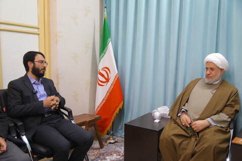 تصاویر/ دیدار مشاور وزیر و رئیس مرکز بازرسی وزارت تعاون، کار و رفاه اجتماعی با آیت الله اراکی