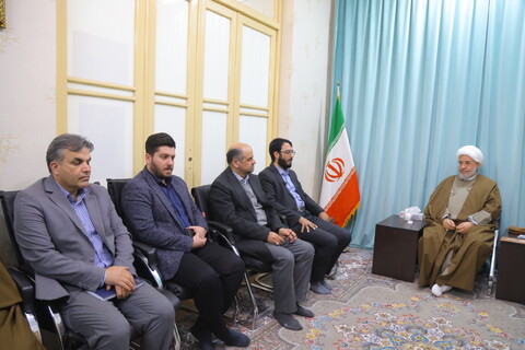 تصاویر/ دیدار مشاور وزیر و رئیس مرکز بازرسی وزارت تعاون، کار و رفاه اجتماعی با آیت الله اراکی