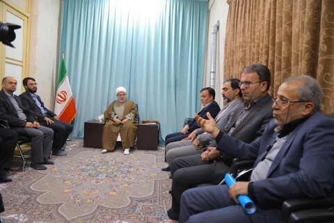 تصاویر/ دیدار مشاور وزیر و رئیس مرکز بازرسی وزارت تعاون، کار و رفاه اجتماعی با آیت الله اراکی