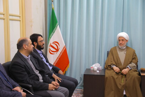 تصاویر/ دیدار مشاور وزیر و رئیس مرکز بازرسی وزارت تعاون، کار و رفاه اجتماعی با آیت الله اراکی