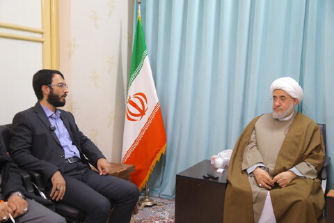 تصاویر/ دیدار مشاور وزیر و رئیس مرکز بازرسی وزارت تعاون، کار و رفاه اجتماعی با آیت الله اراکی