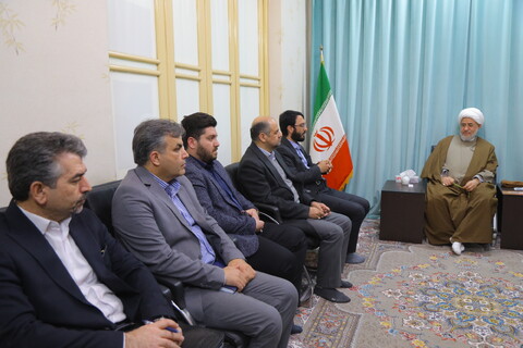 تصاویر/ دیدار مشاور وزیر و رئیس مرکز بازرسی وزارت تعاون، کار و رفاه اجتماعی با آیت الله اراکی