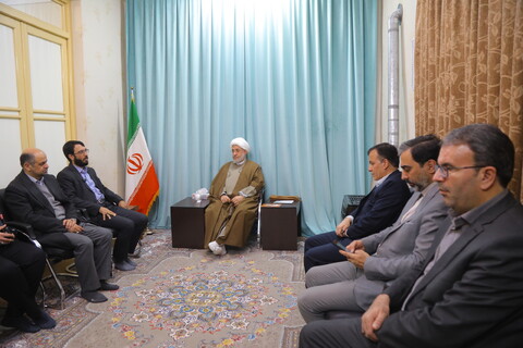 تصاویر/ دیدار مشاور وزیر و رئیس مرکز بازرسی وزارت تعاون، کار و رفاه اجتماعی با آیت الله اراکی