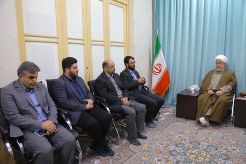 تصاویر/ دیدار مشاور وزیر و رئیس مرکز بازرسی وزارت تعاون، کار و رفاه اجتماعی با آیت الله اراکی