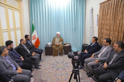 تصاویر/ دیدار مشاور وزیر و رئیس مرکز بازرسی وزارت تعاون، کار و رفاه اجتماعی با آیت الله اراکی