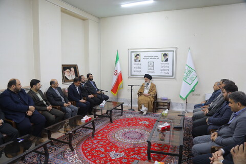 تصاویر/ دیدار مشاور وزیر و رئیس مرکز بازرسی وزارت تعاون، کار و رفاه اجتماعی با آیت الله حسینی بوشهری