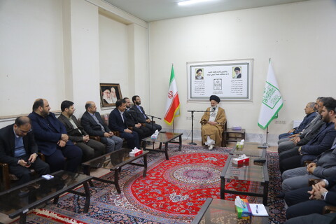 تصاویر/ دیدار مشاور وزیر و رئیس مرکز بازرسی وزارت تعاون، کار و رفاه اجتماعی با آیت الله حسینی بوشهری