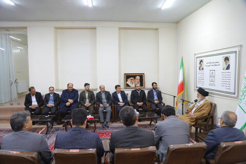 تصاویر/ دیدار مشاور وزیر و رئیس مرکز بازرسی وزارت تعاون، کار و رفاه اجتماعی با آیت الله حسینی بوشهری