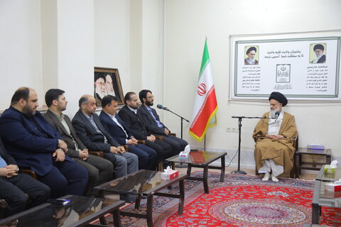 تصاویر/ دیدار مشاور وزیر و رئیس مرکز بازرسی وزارت تعاون، کار و رفاه اجتماعی با آیت الله حسینی بوشهری