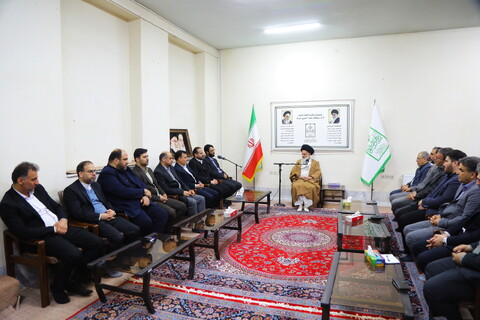 تصاویر/ دیدار مشاور وزیر و رئیس مرکز بازرسی وزارت تعاون، کار و رفاه اجتماعی با آیت الله حسینی بوشهری