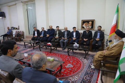 تصاویر/ دیدار مشاور وزیر و رئیس مرکز بازرسی وزارت تعاون، کار و رفاه اجتماعی با آیت الله حسینی بوشهری