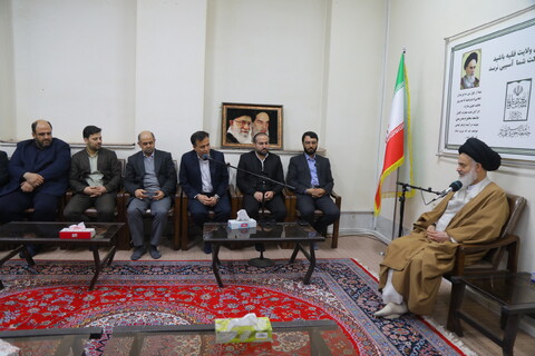 تصاویر/ دیدار مشاور وزیر و رئیس مرکز بازرسی وزارت تعاون، کار و رفاه اجتماعی با آیت الله حسینی بوشهری