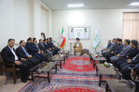 تصاویر/ دیدار مشاور وزیر و رئیس مرکز بازرسی وزارت تعاون، کار و رفاه اجتماعی با آیت الله حسینی بوشهری