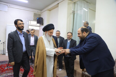 تصاویر/ دیدار مشاور وزیر و رئیس مرکز بازرسی وزارت تعاون، کار و رفاه اجتماعی با آیت الله حسینی بوشهری