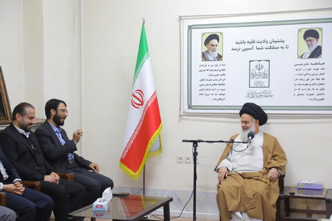 تصاویر/ دیدار مشاور وزیر و رئیس مرکز بازرسی وزارت تعاون، کار و رفاه اجتماعی با آیت الله حسینی بوشهری