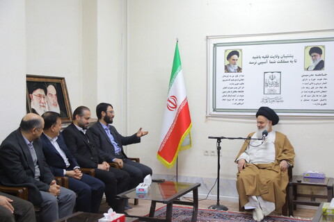 تصاویر/ دیدار مشاور وزیر و رئیس مرکز بازرسی وزارت تعاون، کار و رفاه اجتماعی با آیت الله حسینی بوشهری