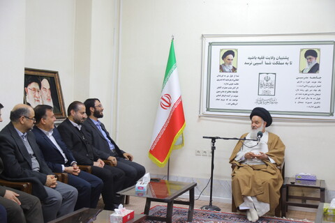 تصاویر/ دیدار مشاور وزیر و رئیس مرکز بازرسی وزارت تعاون، کار و رفاه اجتماعی با آیت الله حسینی بوشهری