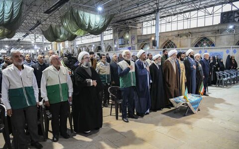 تصاویر| «ضیافت نور» دیدار رمضانی طلاب و جمعی از اقشار مختلف مردم با نماینده ولی فقیه در فارس: