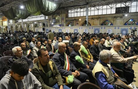 تصاویر| «ضیافت نور» دیدار رمضانی طلاب و جمعی از اقشار مختلف مردم با نماینده ولی فقیه در فارس: