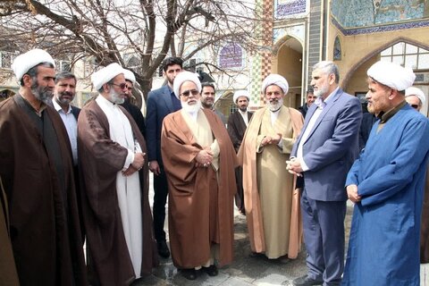 تصاویر/ غرس چند اصله نهال توسط امام جمعه کرمانشاه در حوزه علمیه