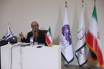 نهج‌البلاغه در مسیر تبیین قرآن کریم است