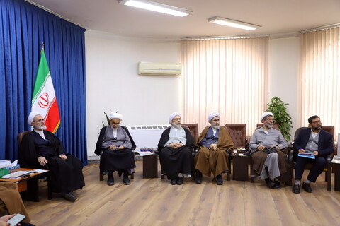 تصاویر/ دیدار اعضای شورای سیاستگذاری تفسیر تسنیم با آیت الله اعرافی