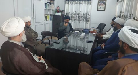 تصاویر/دیدار مدیر حوزه علمیه خوزستان با اساتید و کادر مدرسه علمیه امام جعفر صادق (ع)  شهرستان آبادان