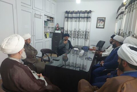 تصاویر/دیدار مدیر حوزه علمیه خوزستان با اساتید و کادر مدرسه علمیه امام جعفر صادق (ع)  شهرستان آبادان