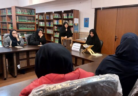 تصاویر/دانش آموزان مقطع متوسطه دوم نیکان خمین از مدرسه علمیه هاجر این شهرستان