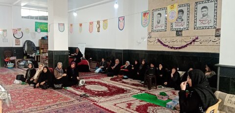 تصاویر/اعزام مبلغان مدرسه علمیه فاطمه الزهرا ساوه به مساجد،بقاع متبرکه و محافل خانگی در ماه مبارک رمضان