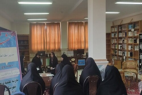 نشست سیر مطالعاتی «جوانان و آینده انقلاب اسلامی» در سنقر و کلیایی برگزار شد