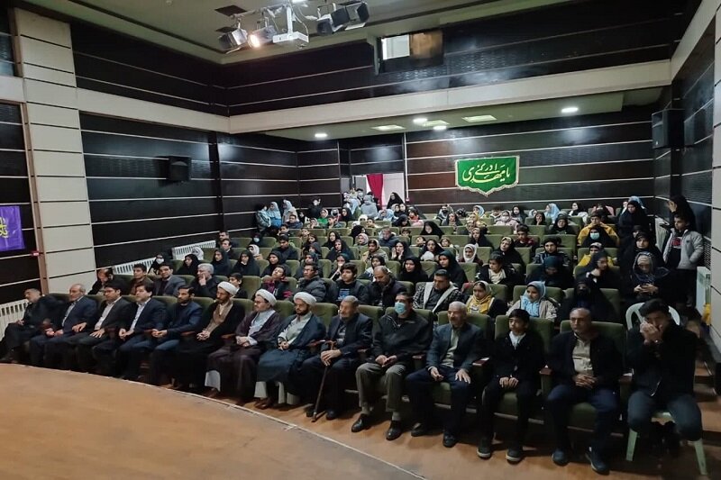 مراسم تجلیل از فعالان عرصه مهدویت در شهرستان هرسین برگزار شد