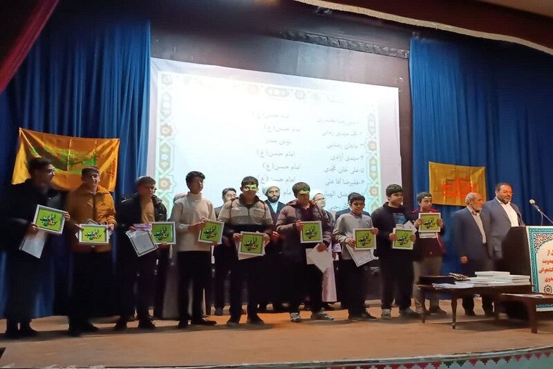 مراسم تجلیل از فعالان عرصه مهدویت در شهرستان هرسین برگزار شد