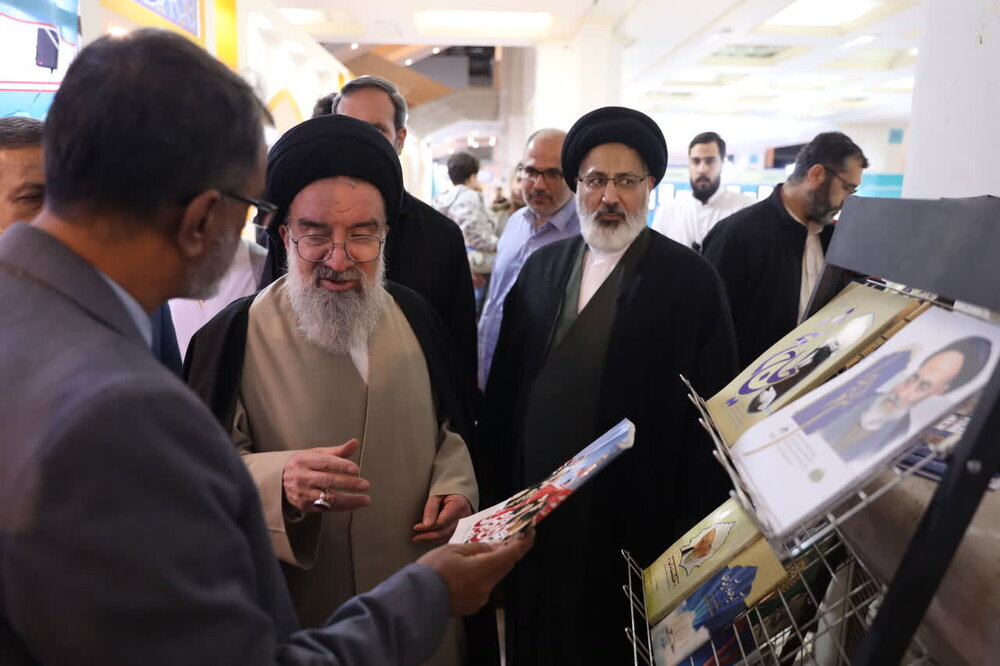خلال زيارته لقسم الحوزة في معرض القرآن.. آية الله خاتمي: وكالة أنباء الحوزة بُنيت بإخلاص ويجب أن تكون نموذجًا للإعلام