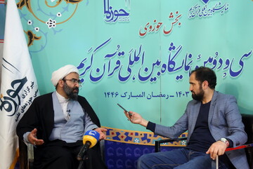 فیلم | گفت وگوی خبرنگار حوزه نیوز با مدیر حوزه علمیه تهران در غرفه خبرگزاری حوزه