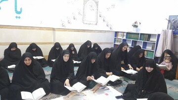 تصاویر / اجرای طرح زندگی با آیه‌های قرآن کریم در مدرسه خواهران الشتر